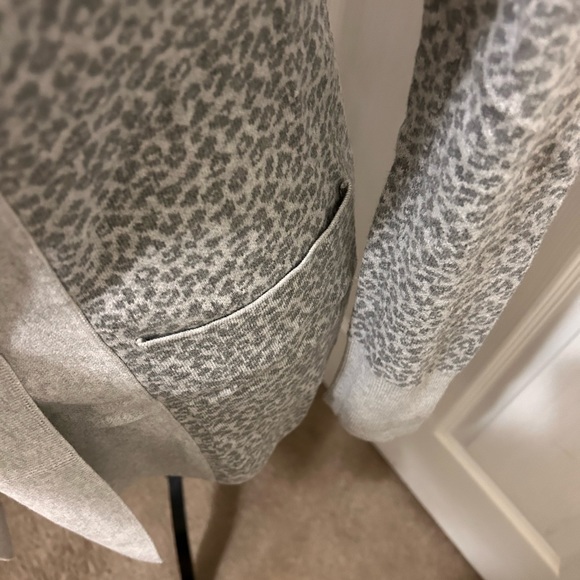 Gray Leopard Print Cardigan 🩶 - Picture 4 of 7